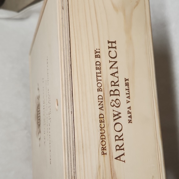 Arrow and Branch Wine Box w/hold up holder - Picture 4 of 16